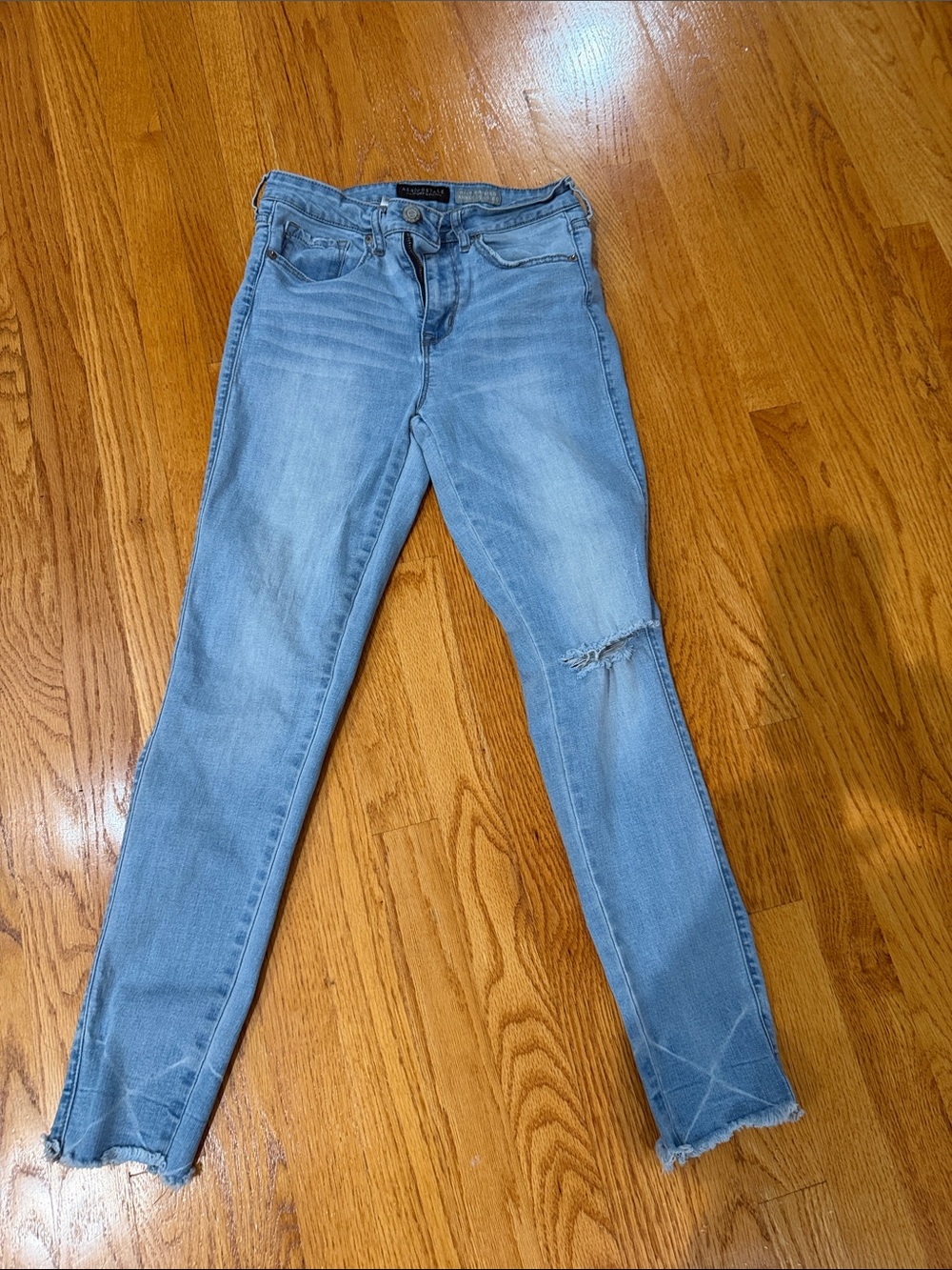 Aeropostale Light Wash Skinny Jeans with Knee Rip